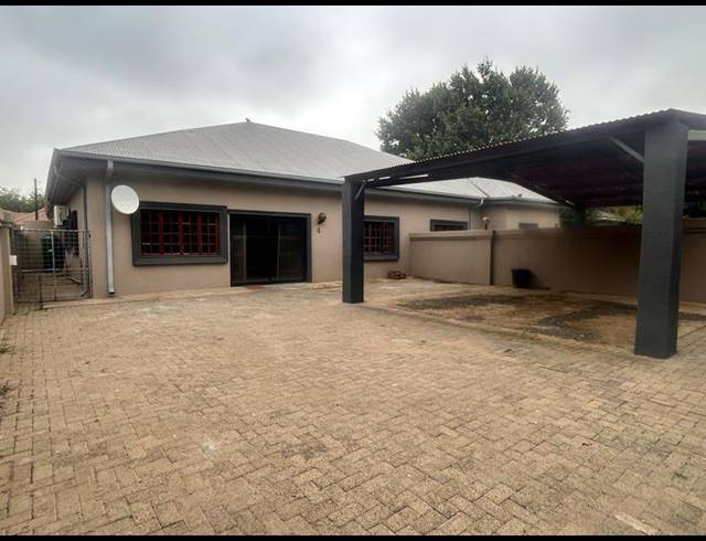 6 BEDROOM APARTMENT FOR SALE IN STANDERTON CENTRAL
